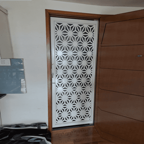 cửa đi sắt mỹ thuật -3