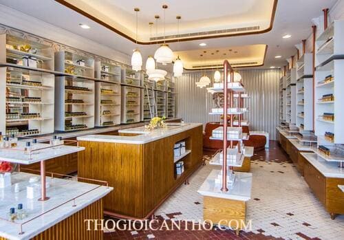 decor thiết kế thi công tiệm nước hoa tại Cần Thơ (3)